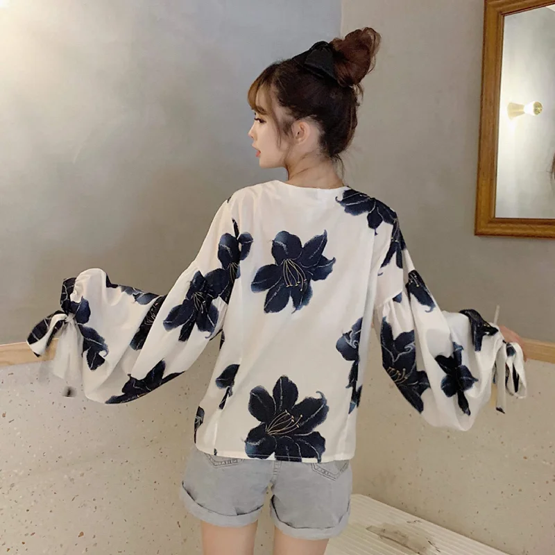 Women's Sweet Flower Printed V-neck Flare Sleeved Shirts