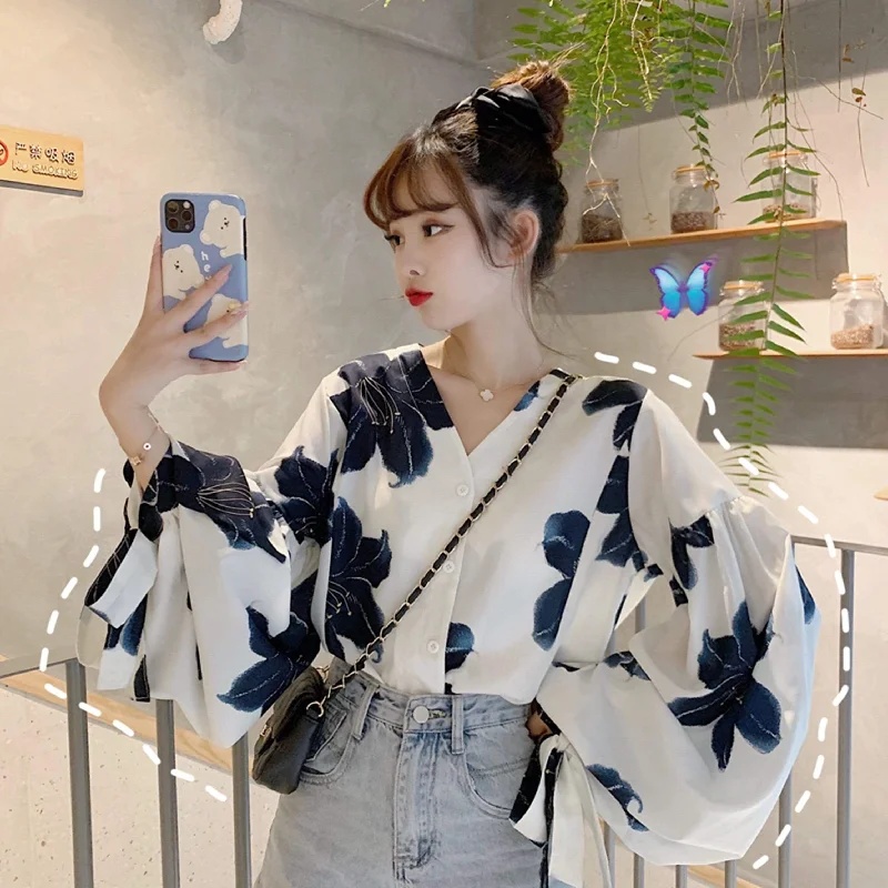 Women's Sweet Flower Printed V-neck Flare Sleeved Shirts